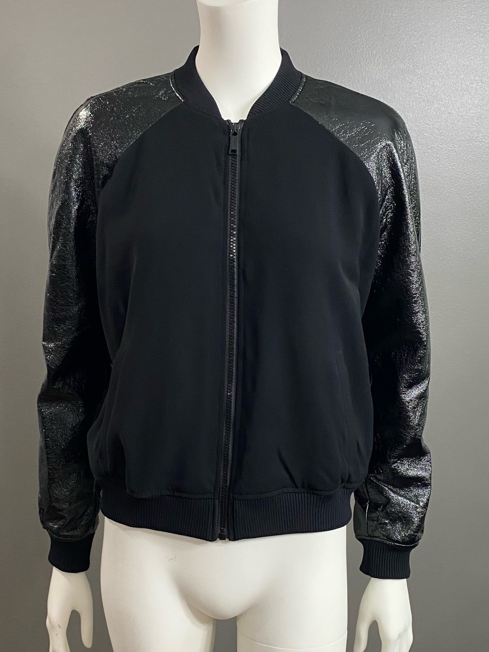 MICHAEL Michael Kors Black Bomber Jacket with textured Glossy Sleeves Size XS XP